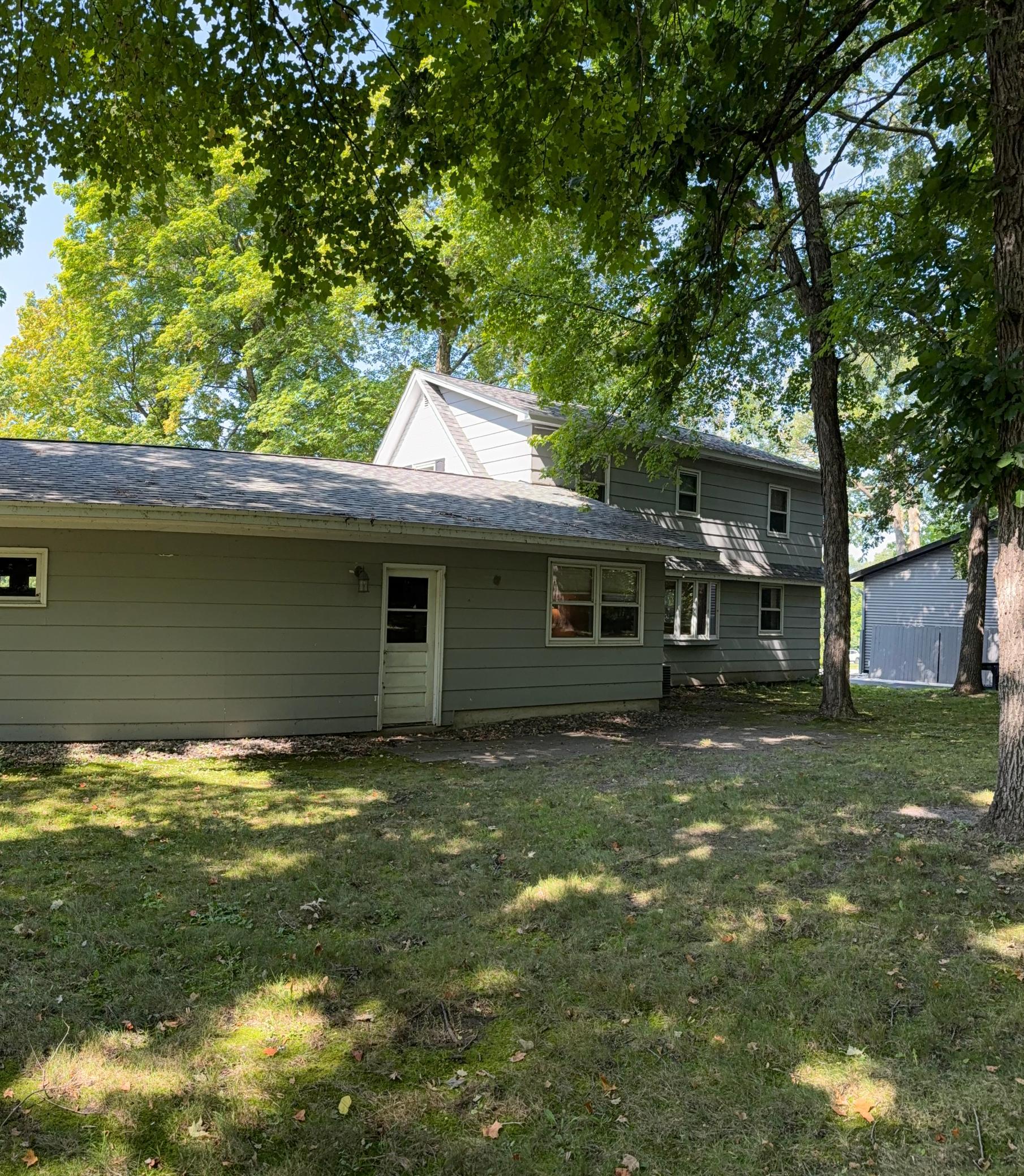 1583 E Shore Drive Property Photo 12