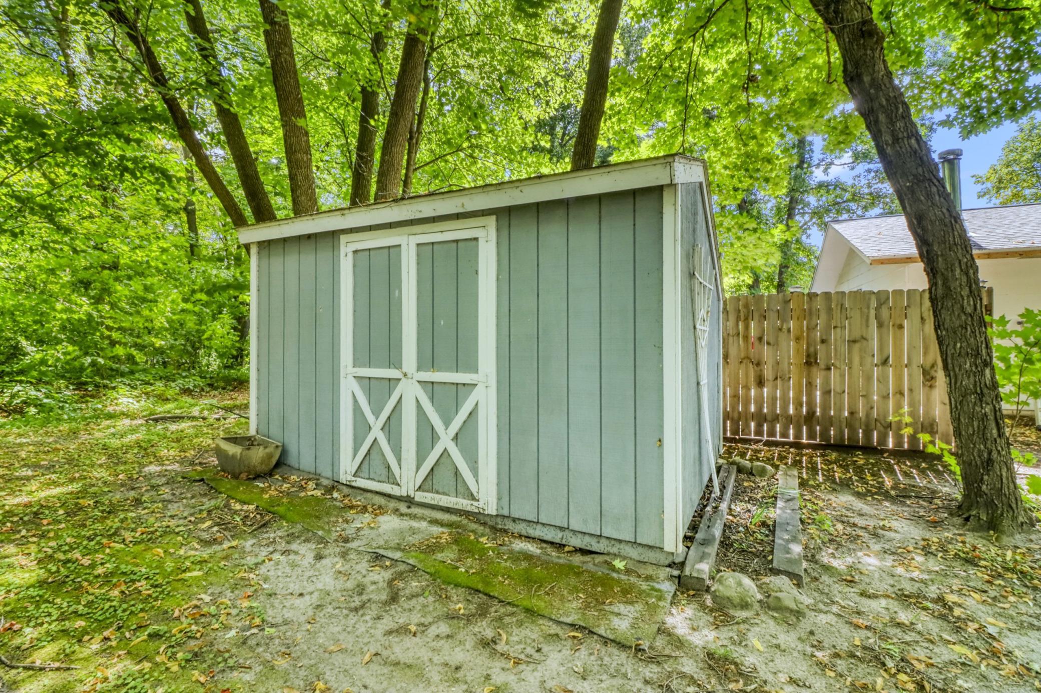 1583 E Shore Drive Property Photo 13