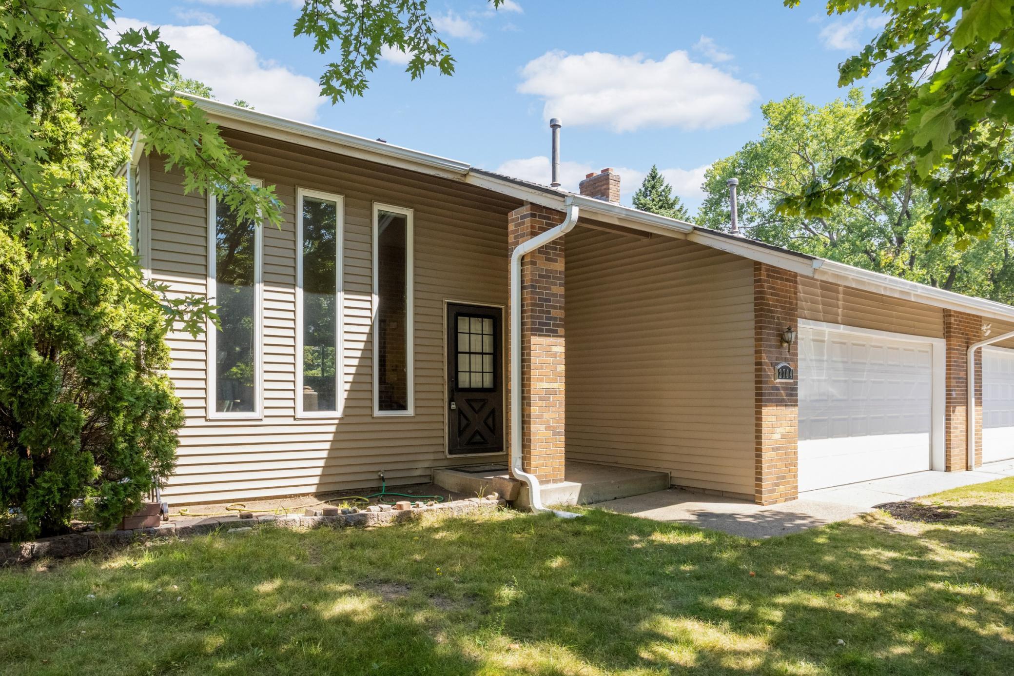 2704 Rolling Oaks Road Property Photo 1