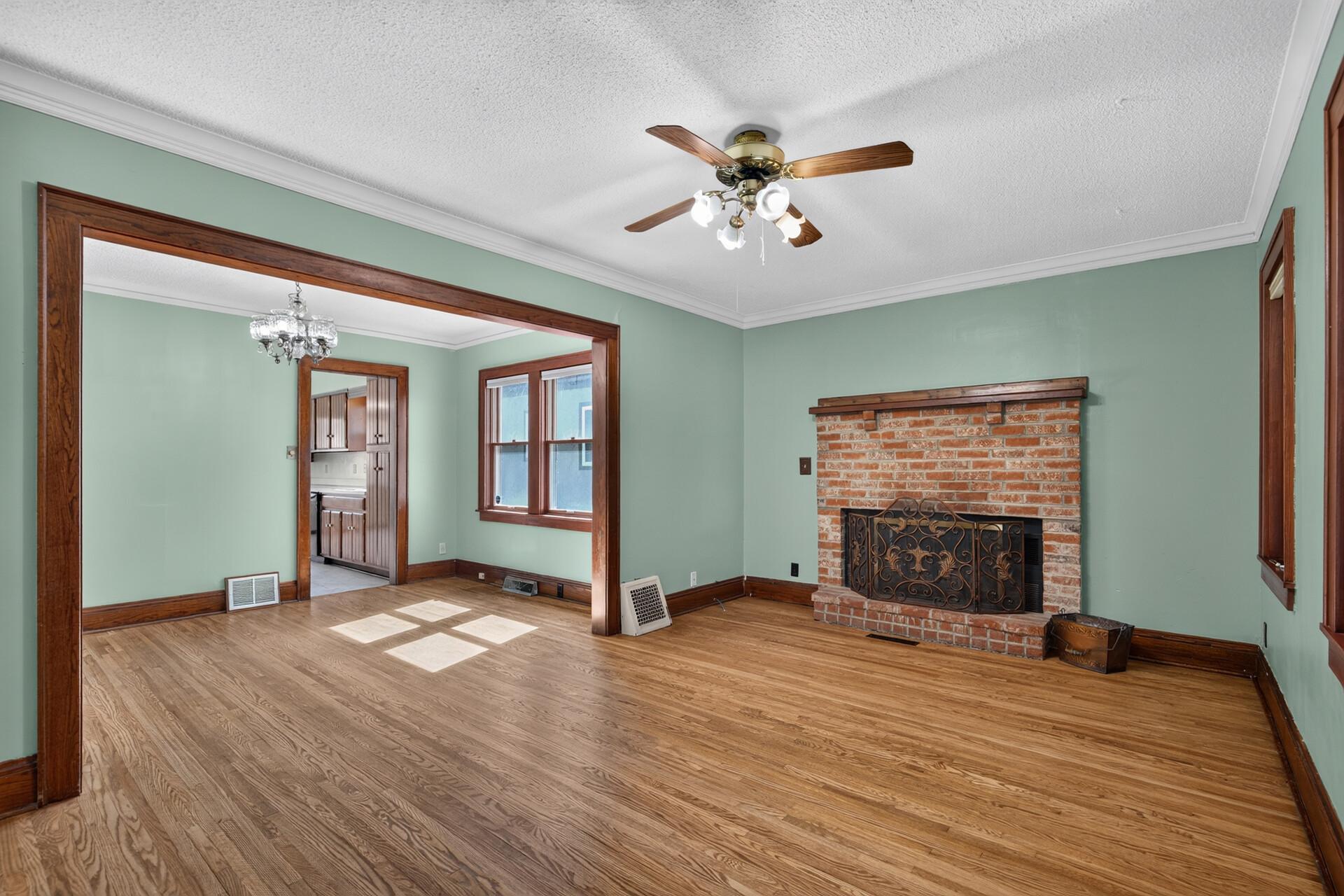 4242 Thomas Avenue N Property Photo 3
