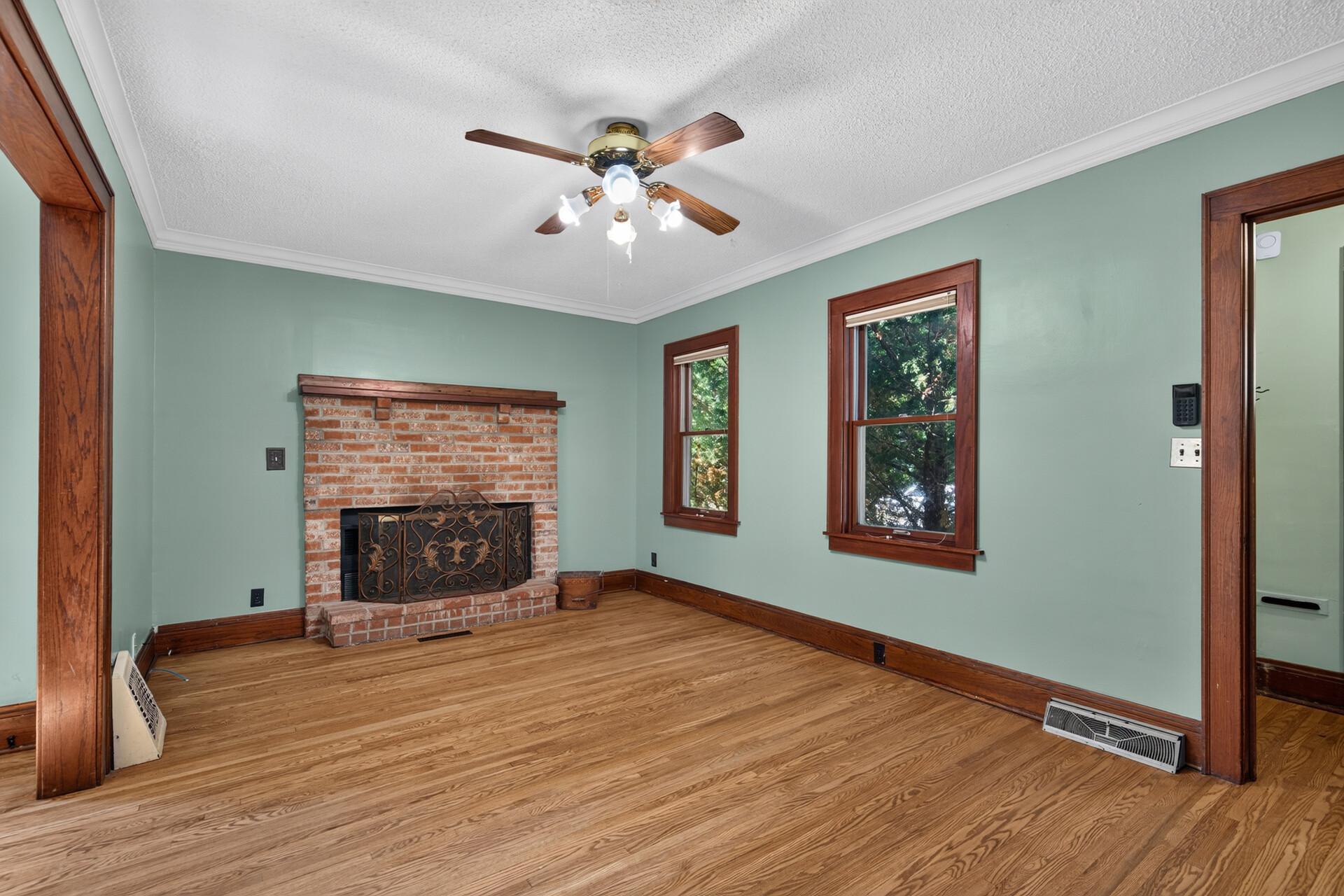 4242 Thomas Avenue N Property Photo 6