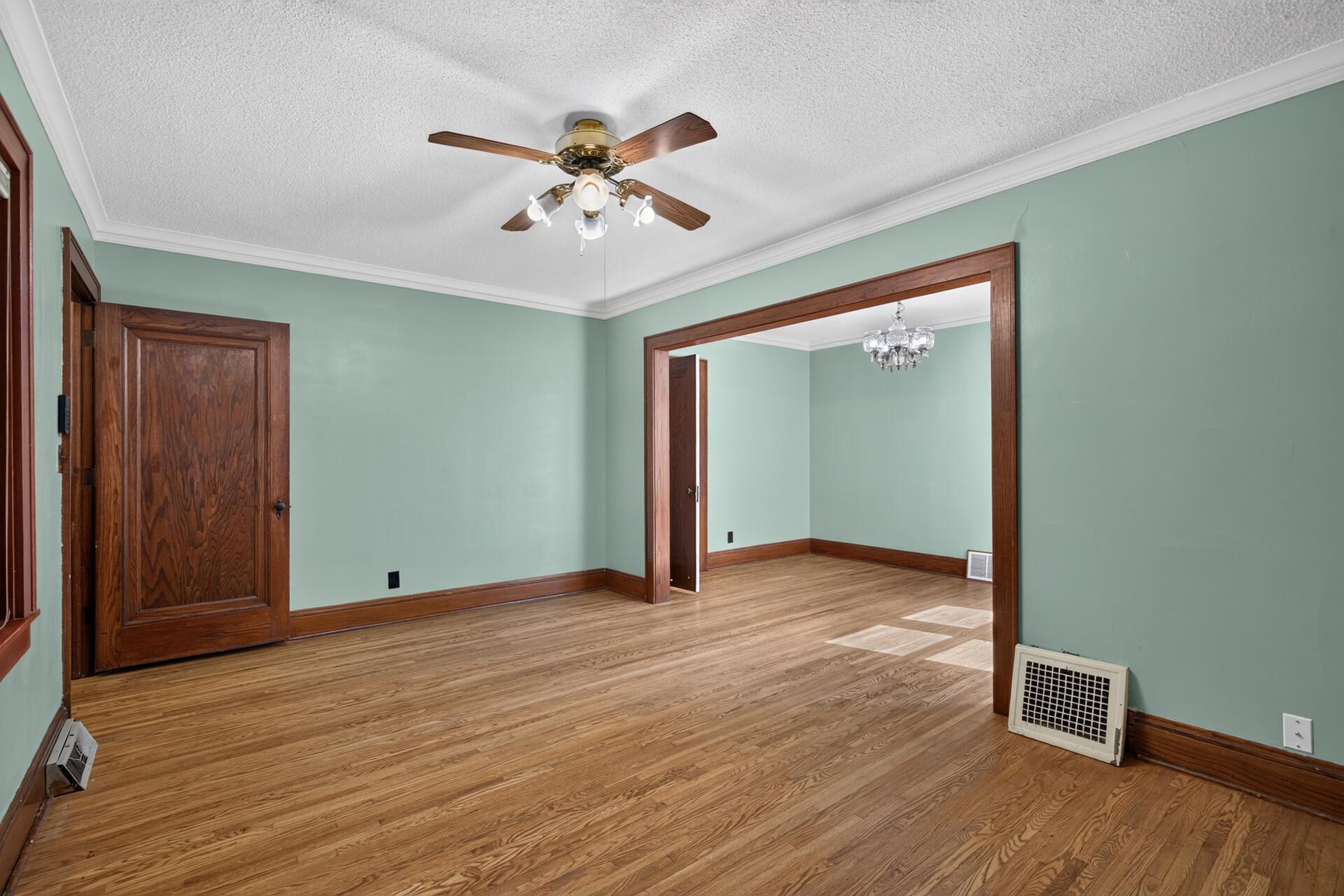 4242 Thomas Avenue N Property Photo 6