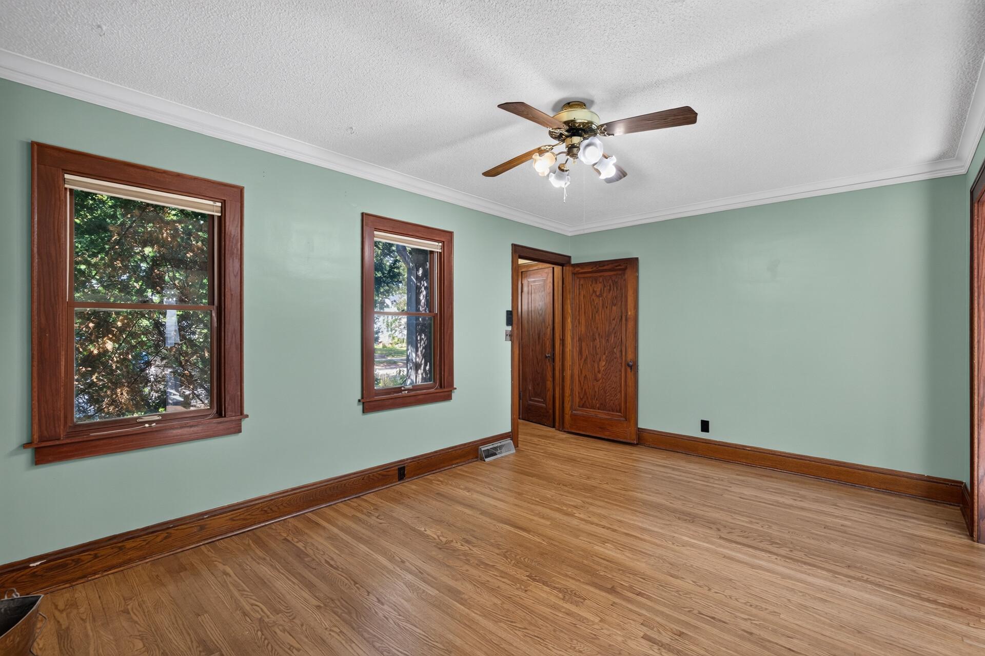 4242 Thomas Avenue N Property Photo 7