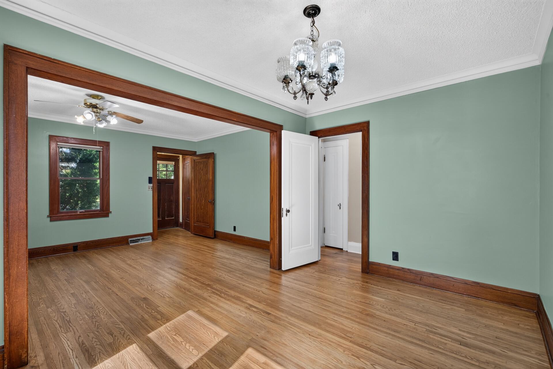 4242 Thomas Avenue N Property Photo 9