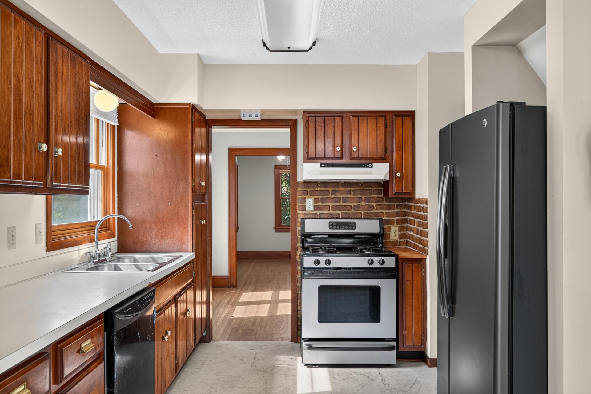 4242 Thomas Avenue N Property Photo 13