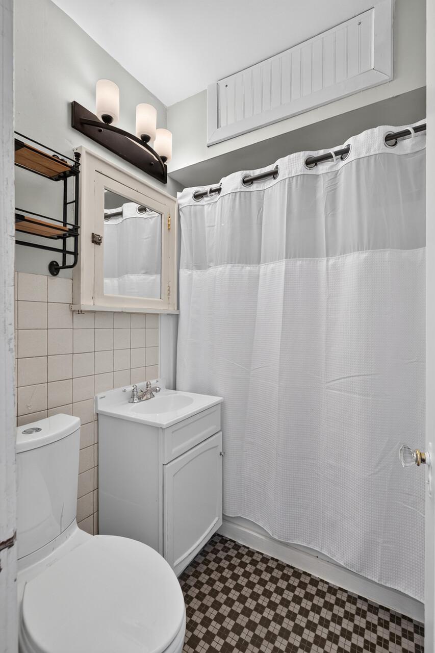 4242 Thomas Avenue N Property Photo 17