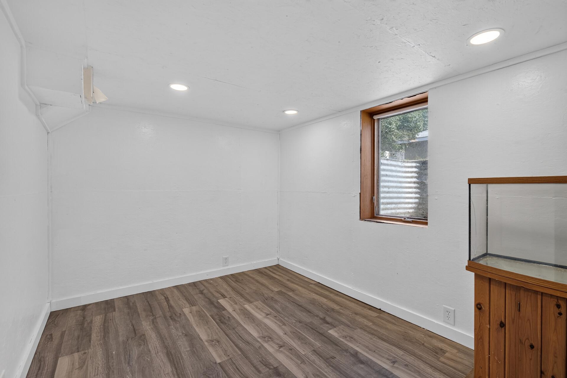 4242 Thomas Avenue N Property Photo 28