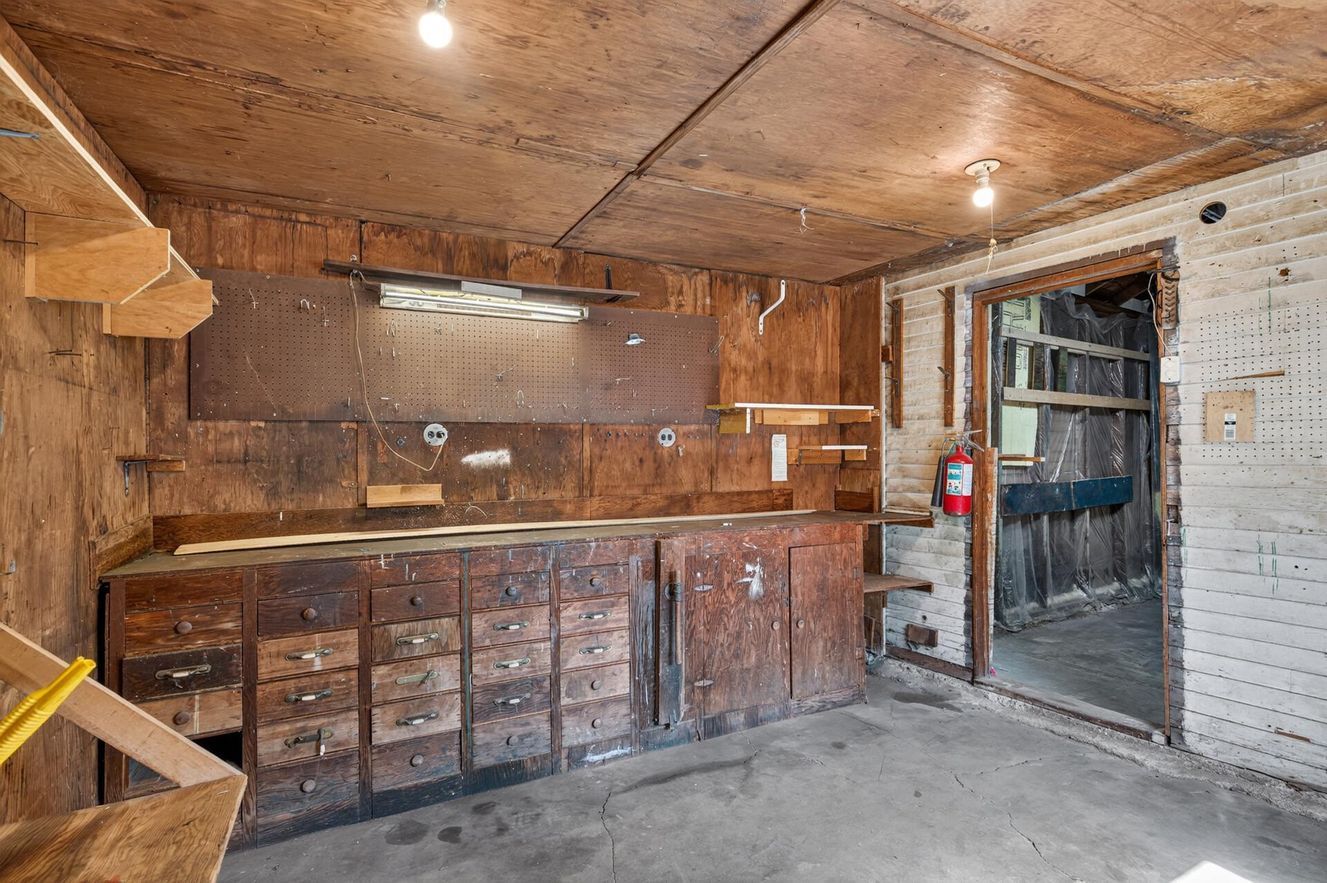 4242 Thomas Avenue N Property Photo 38