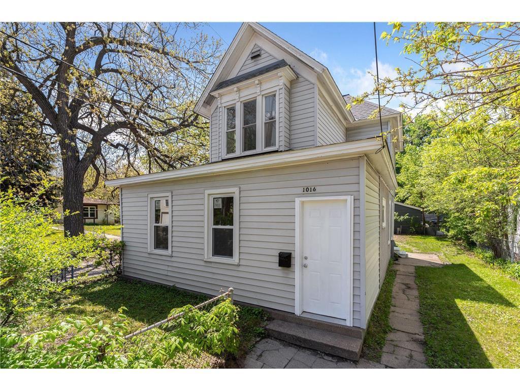 1016 Lowry Avenue NE Property Photo 1