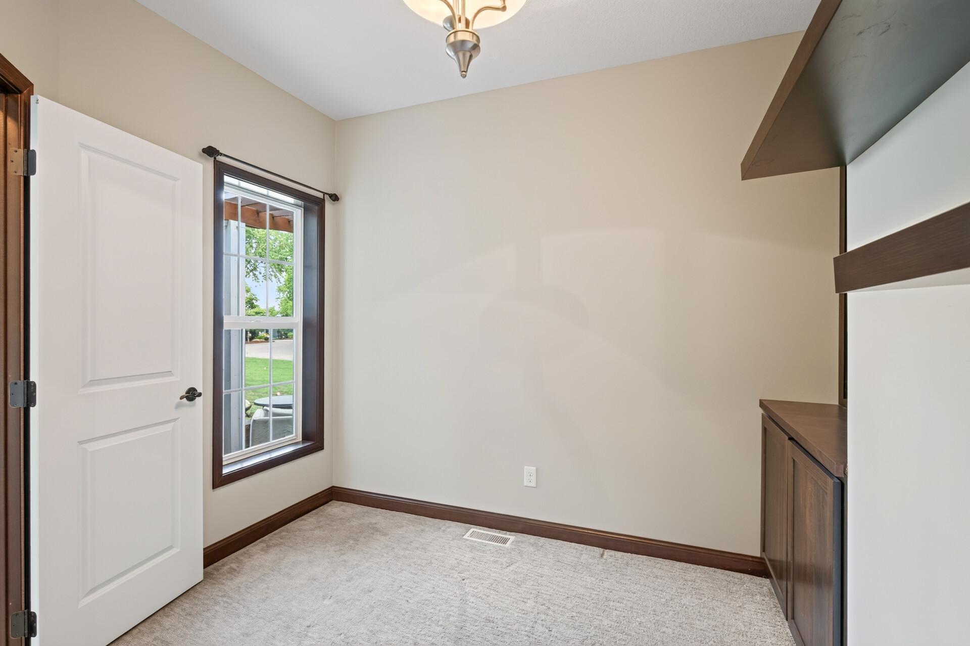 1545 Maple Place Property Photo 7