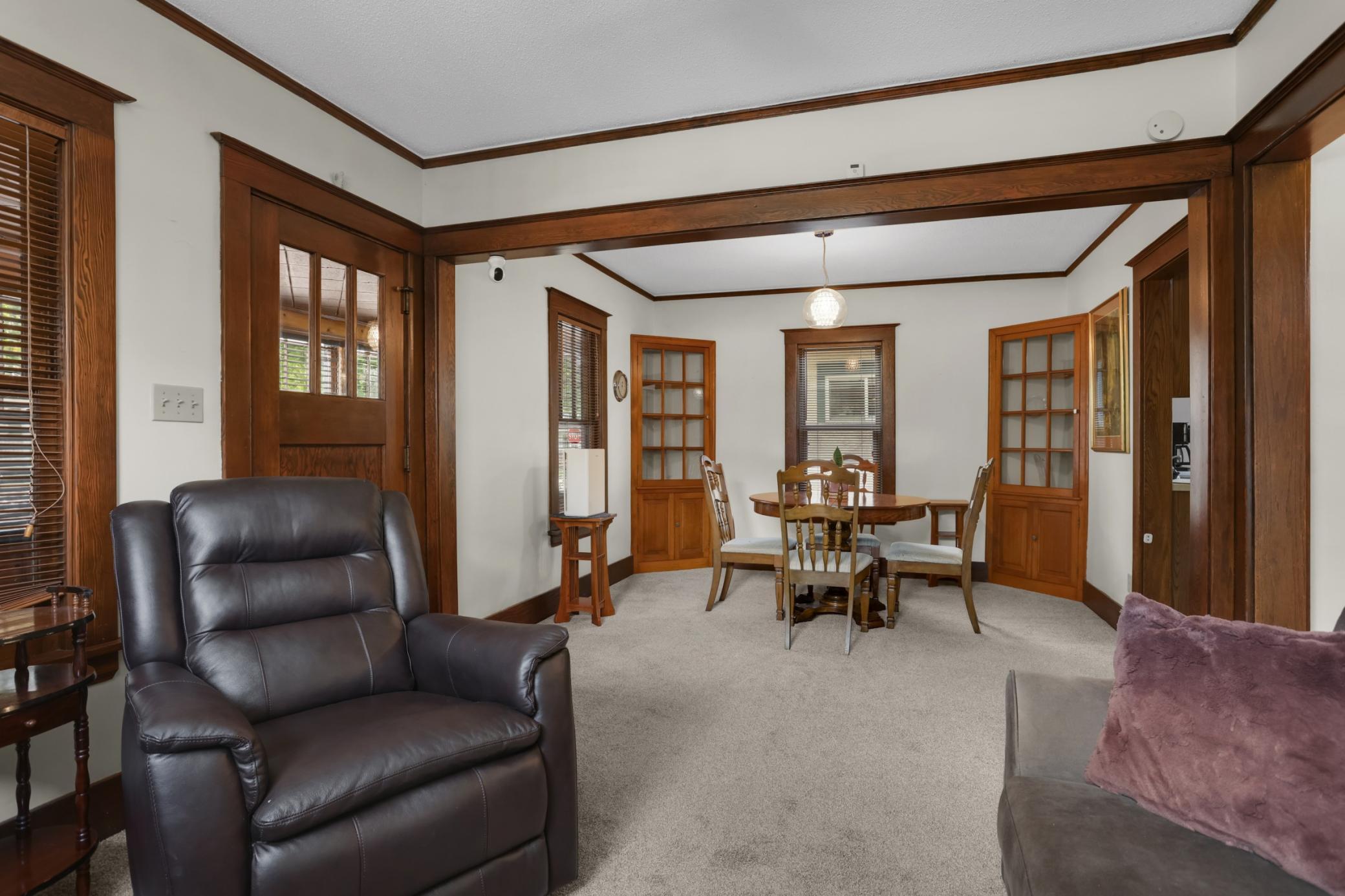 161 King Street W Property Photo 4