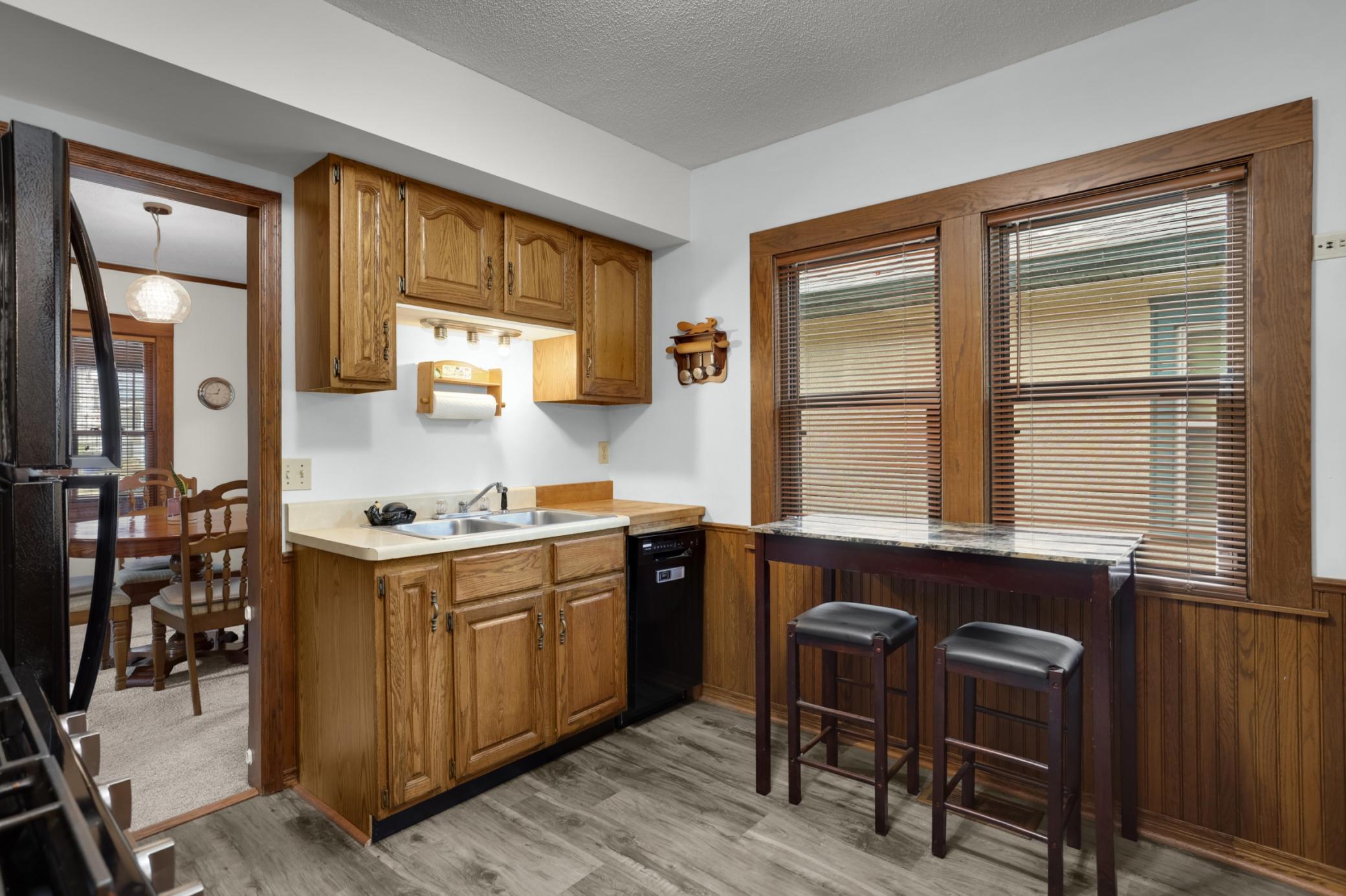 161 King Street W Property Photo 7