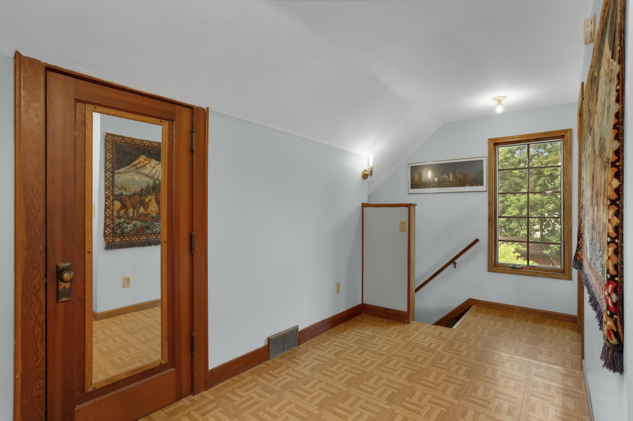 161 King Street W Property Photo 13