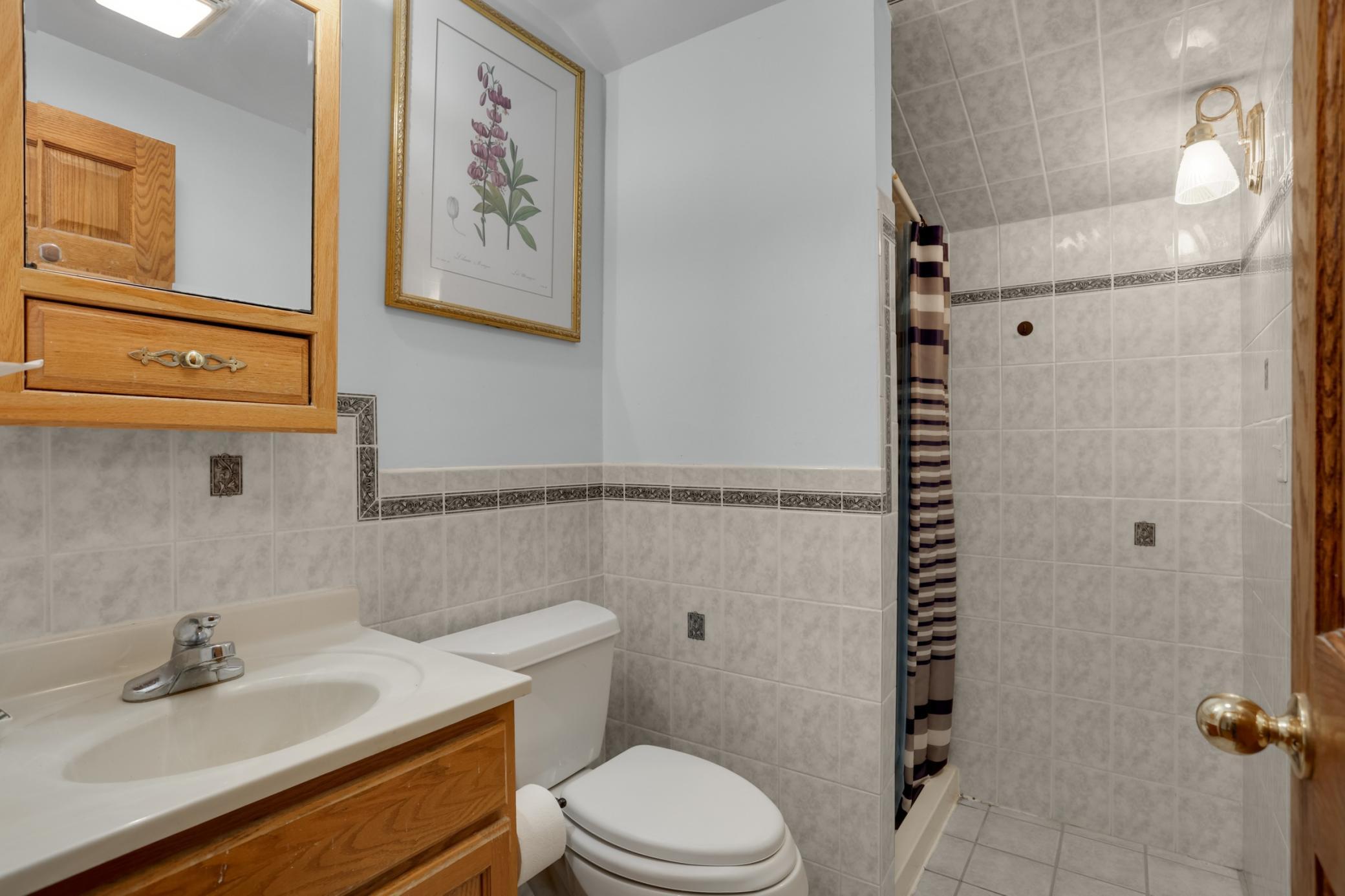 161 King Street W Property Photo 14