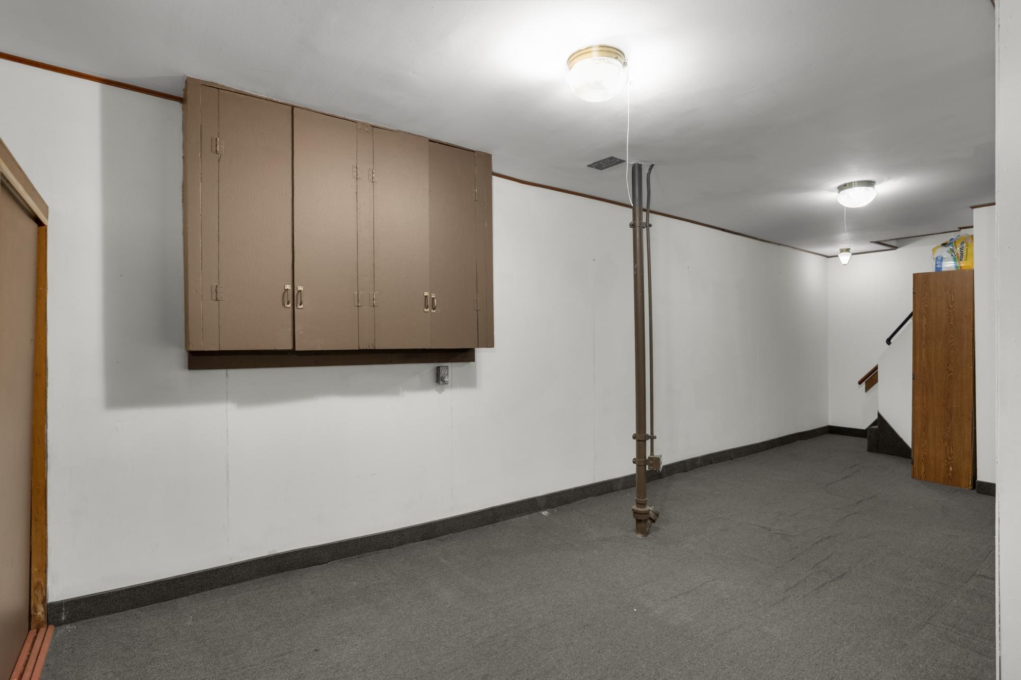 161 King Street W Property Photo 15