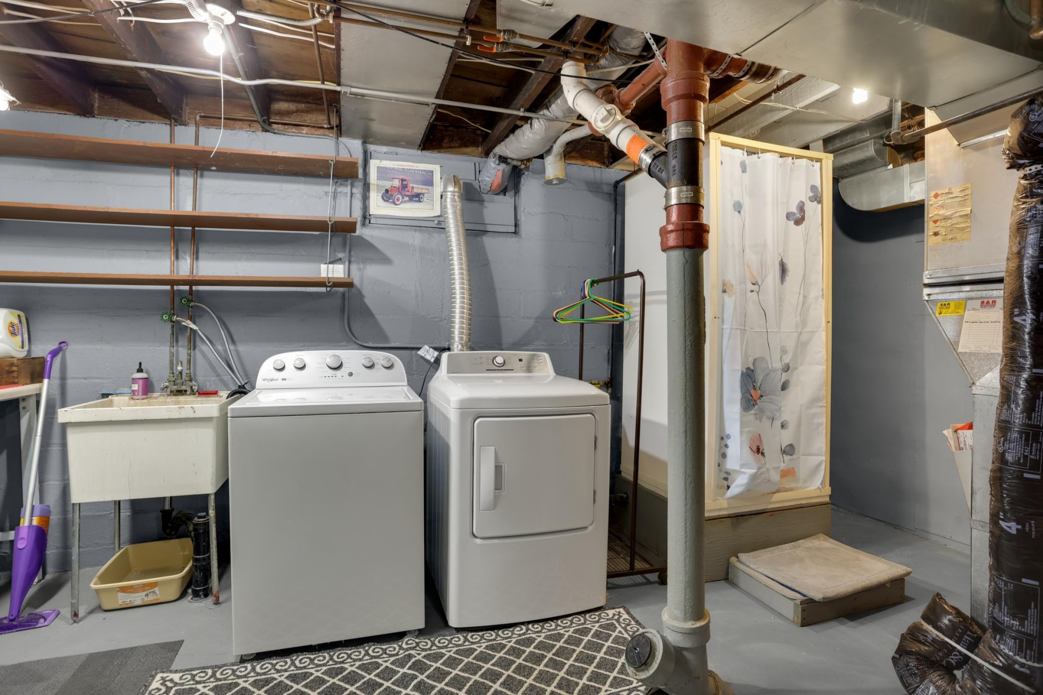 161 King Street W Property Photo 16