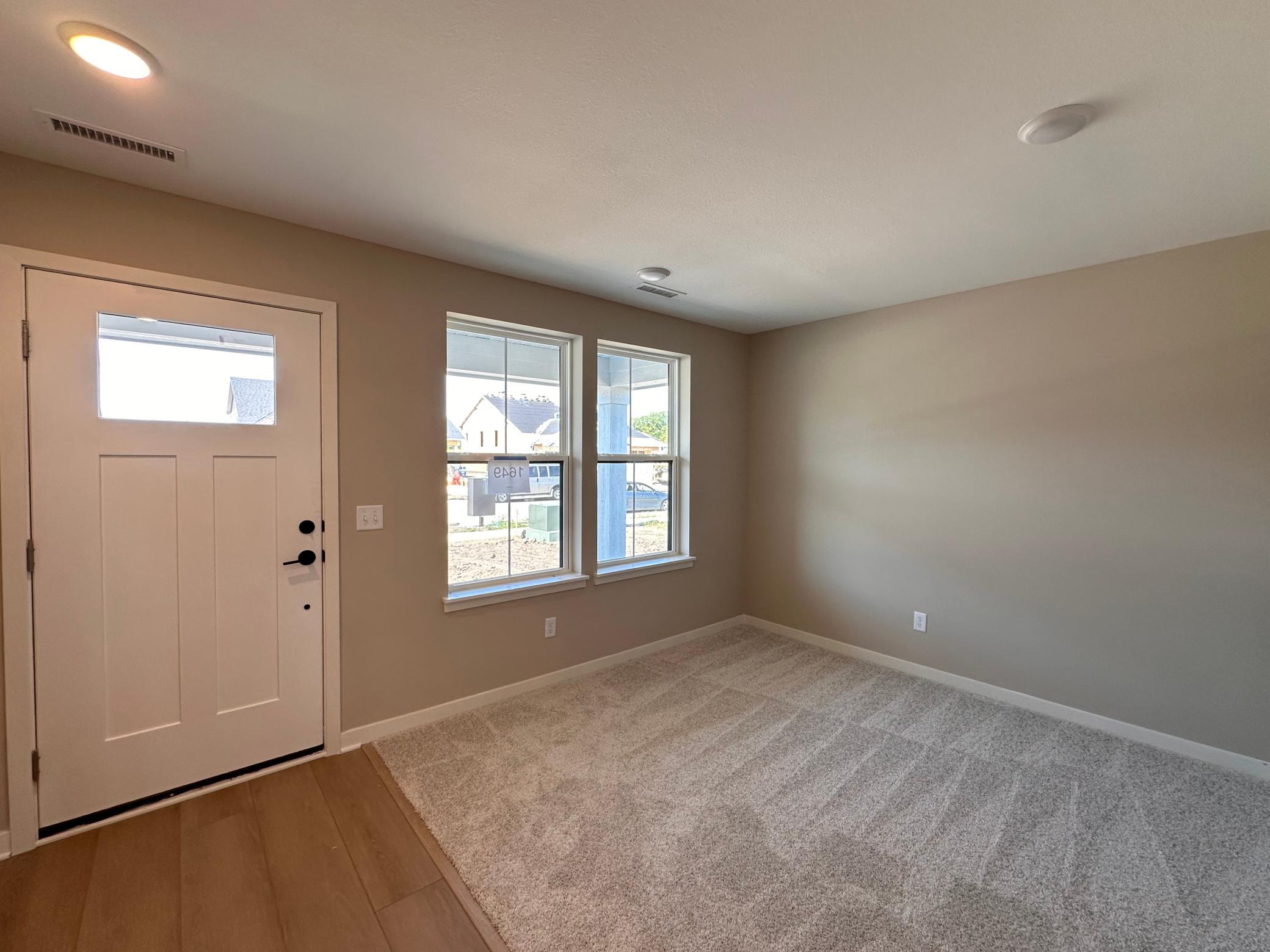 1649 Lund Way Property Photo 8