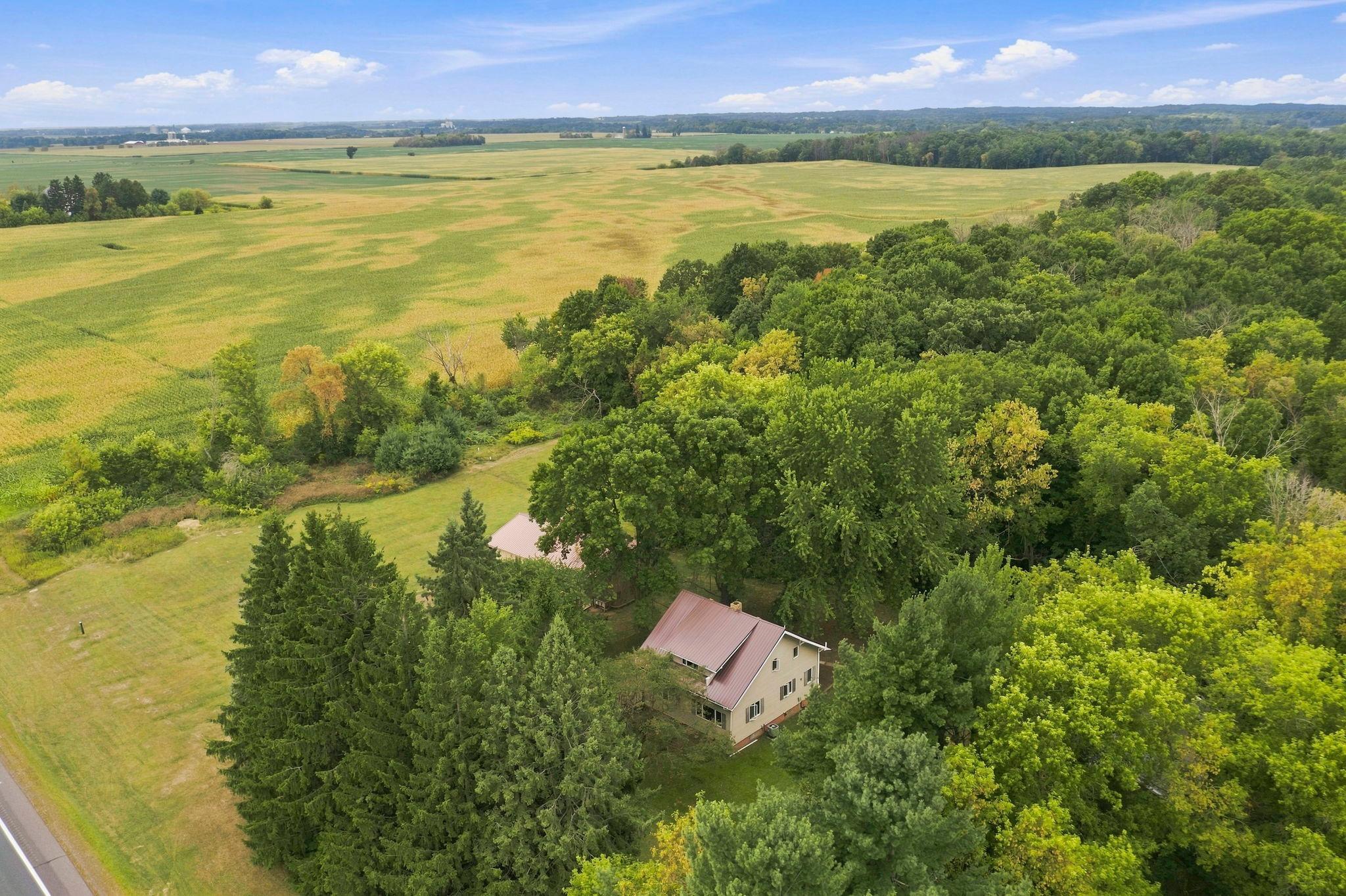 2079 Wi-35 Property Photo 1