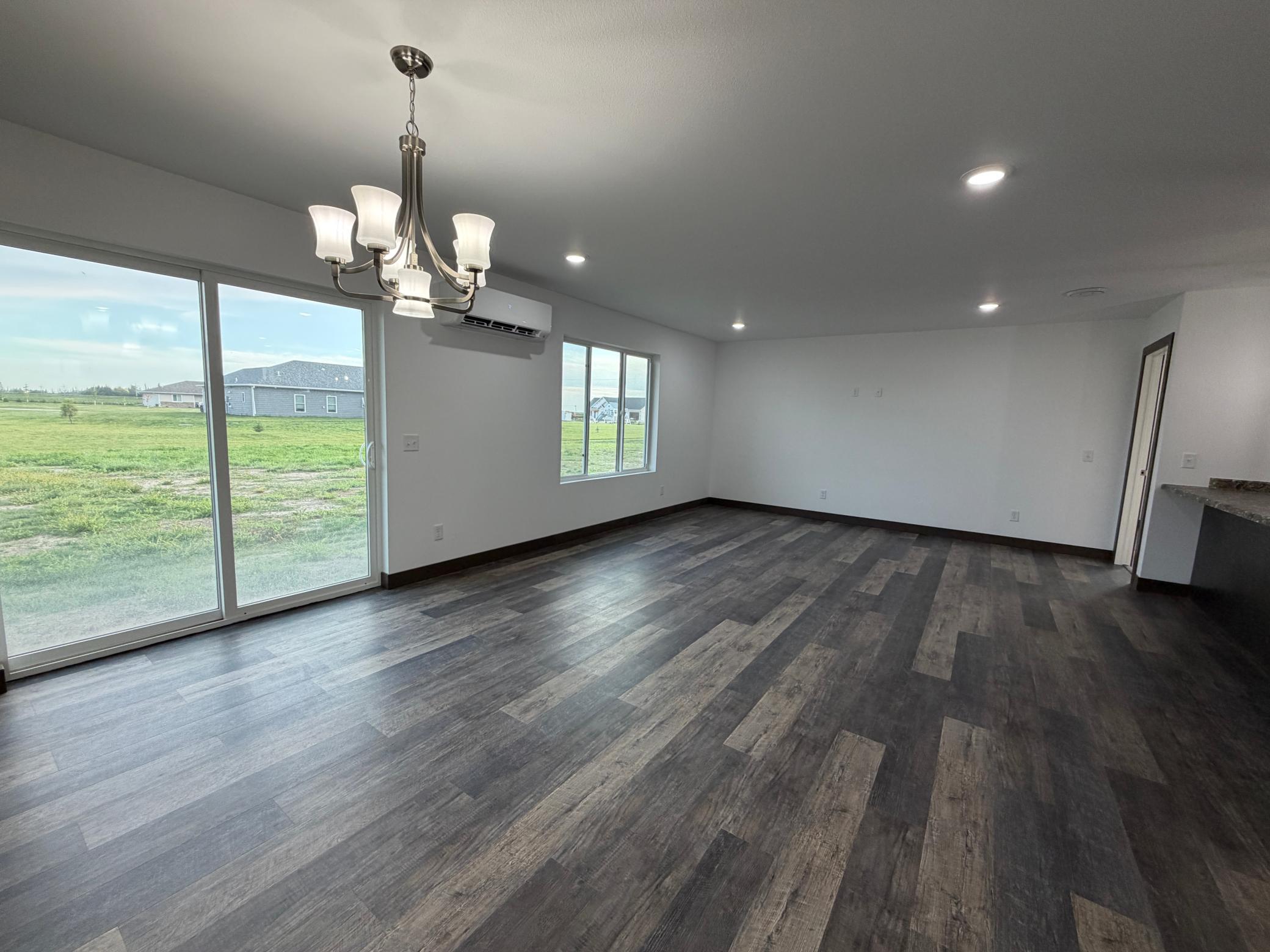 100 Oak Crest Blvd Property Photo 3