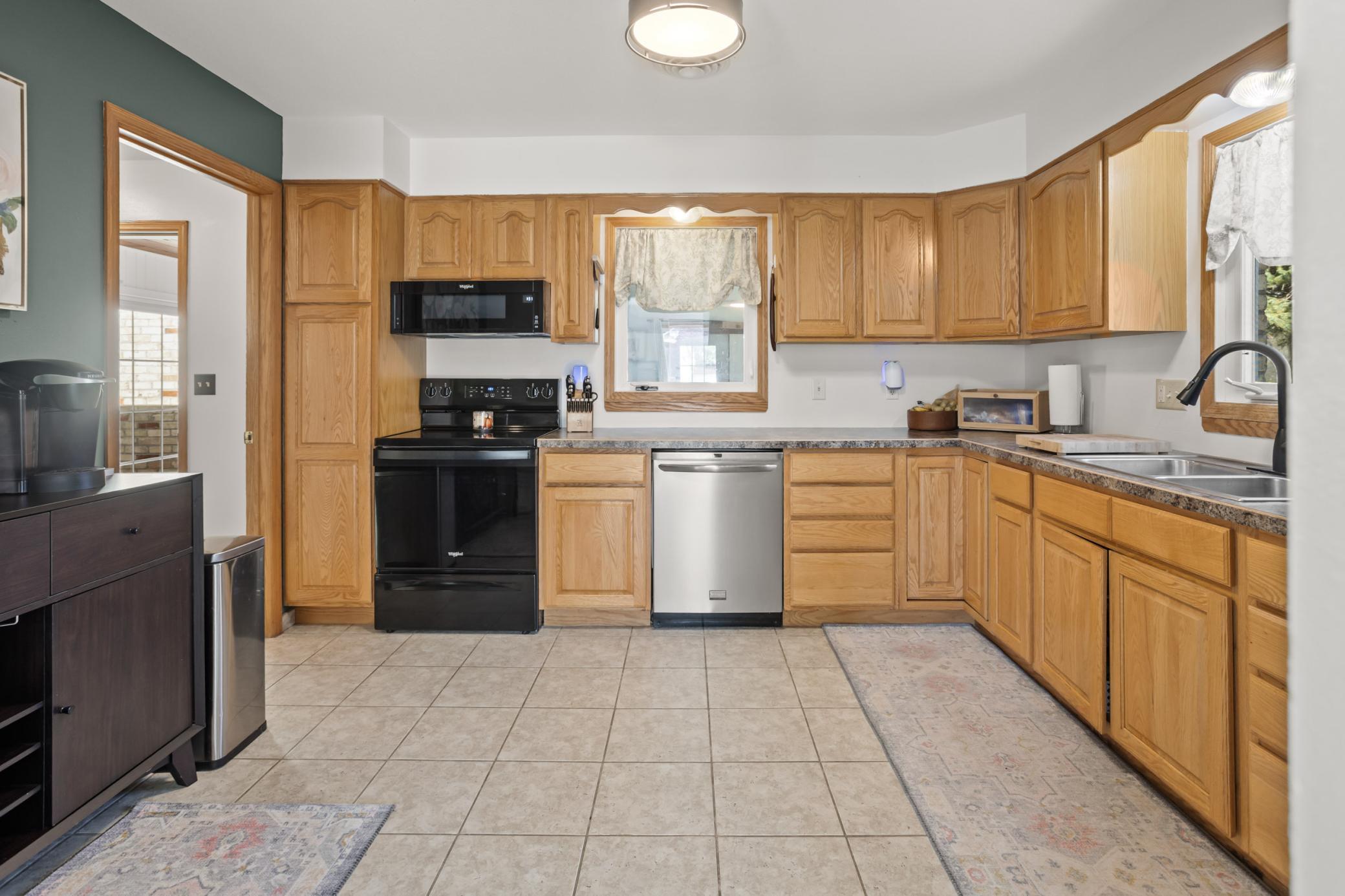332 Willow Street E Property Photo 9