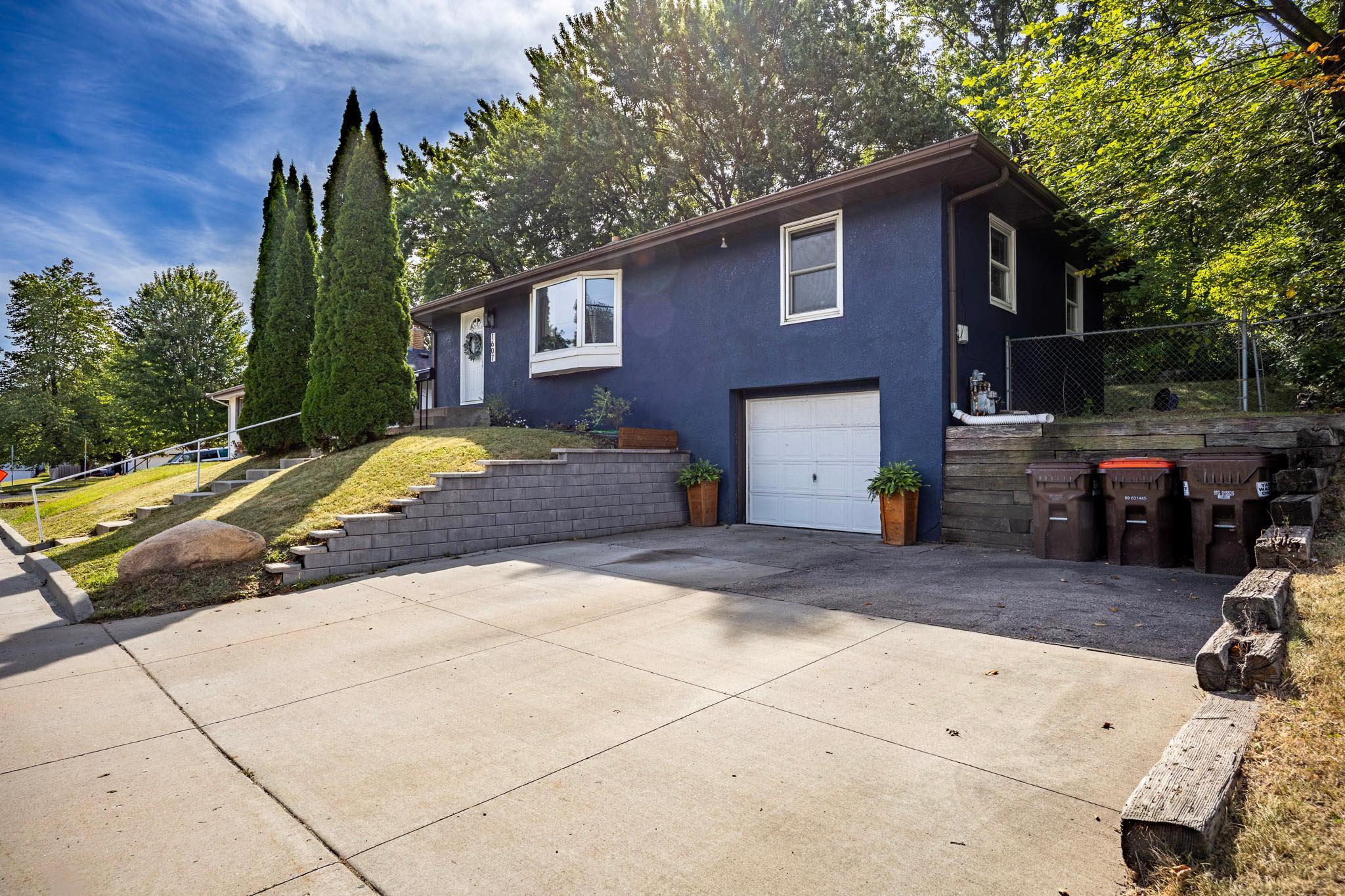 1607 Southview Boulevard Property Photo 1