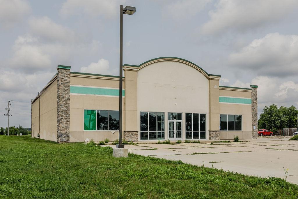 2505 E Highway 7 Property Photo 2