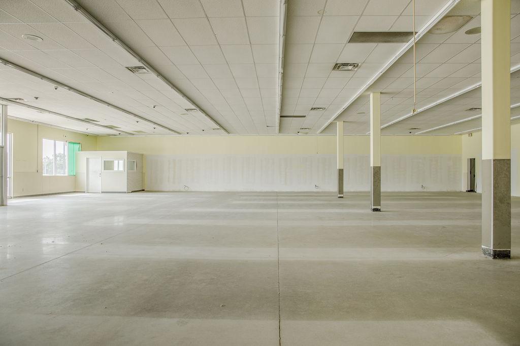 2505 E Highway 7 Property Photo 3