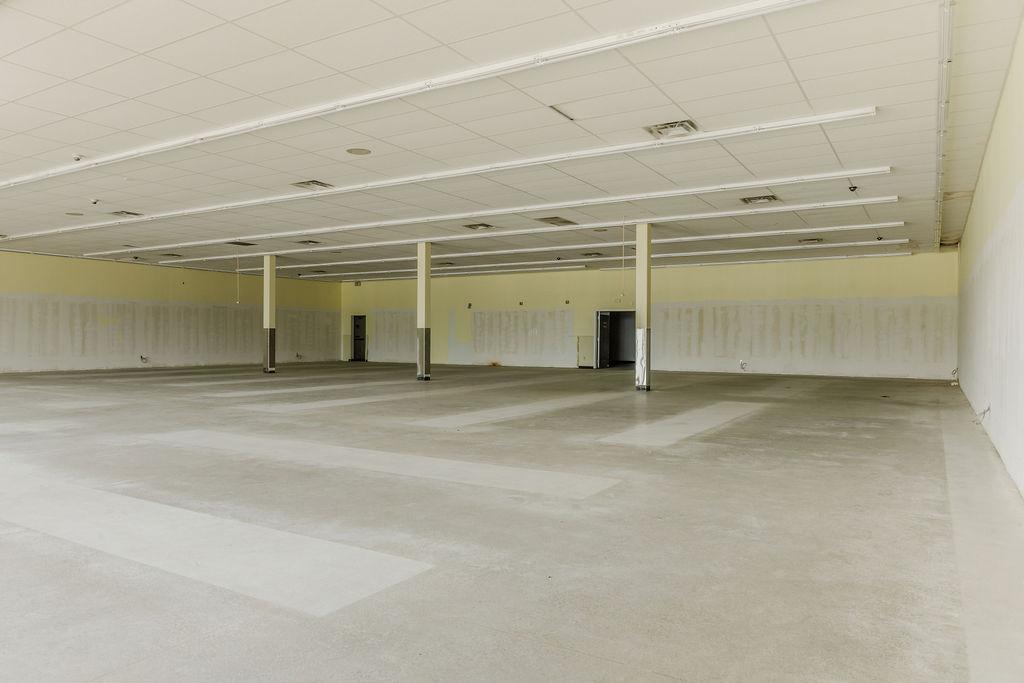 2505 E Highway 7 Property Photo 4