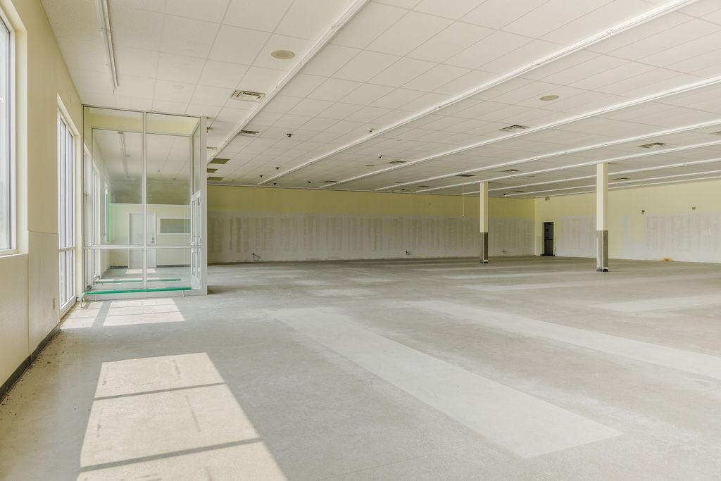 2505 E Highway 7 Property Photo 5