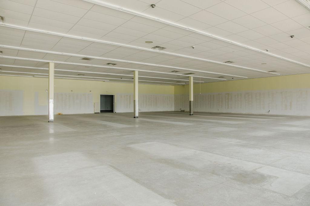 2505 E Highway 7 Property Photo 9