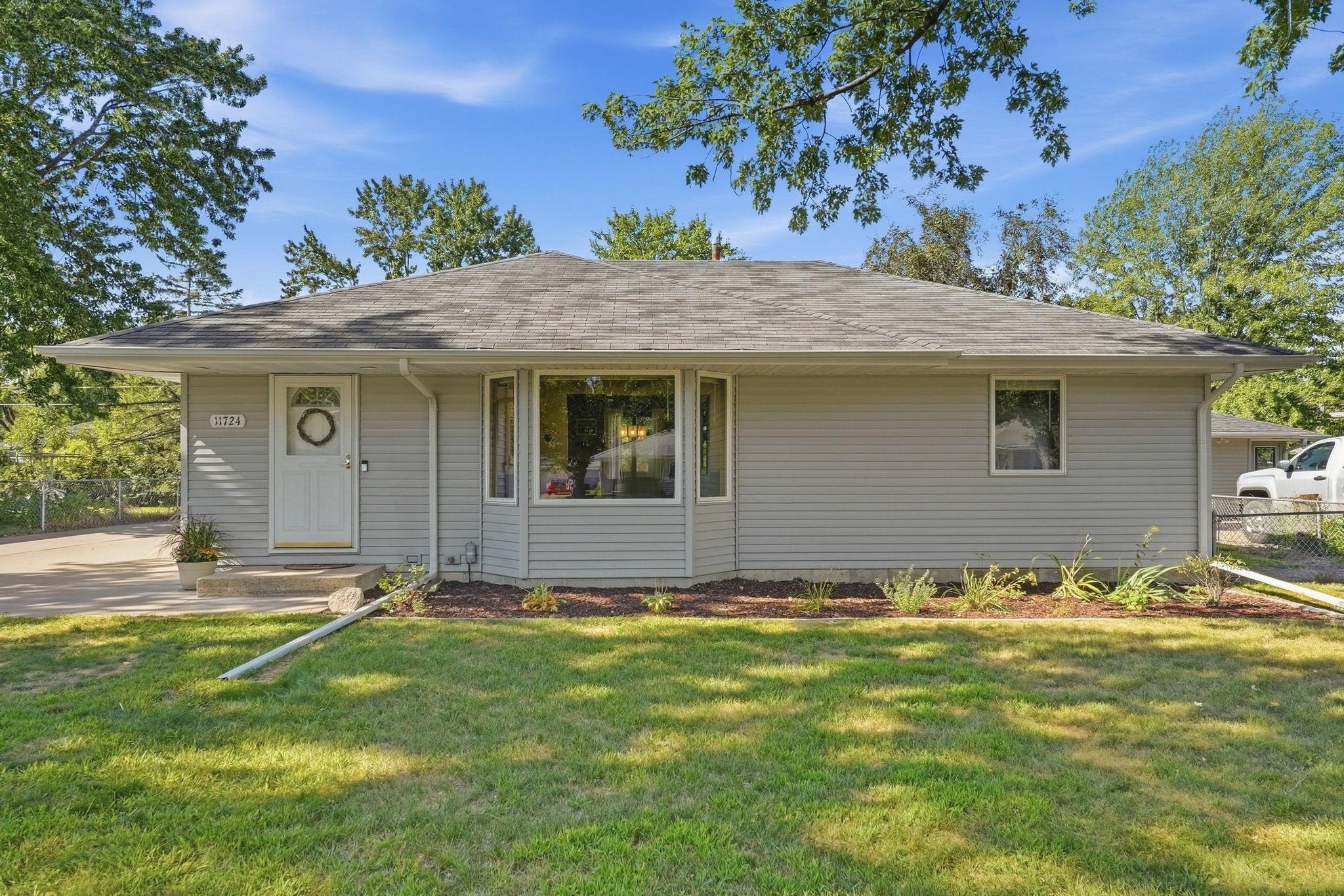 11724 Nw Larch Street Nw Property Photo 1