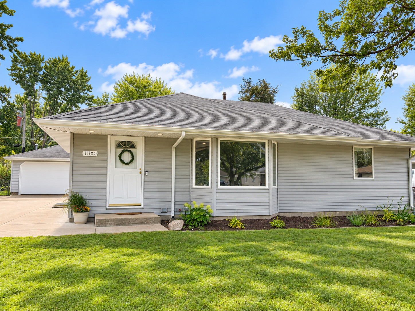 11724 Nw Larch Street Nw Property Photo 1