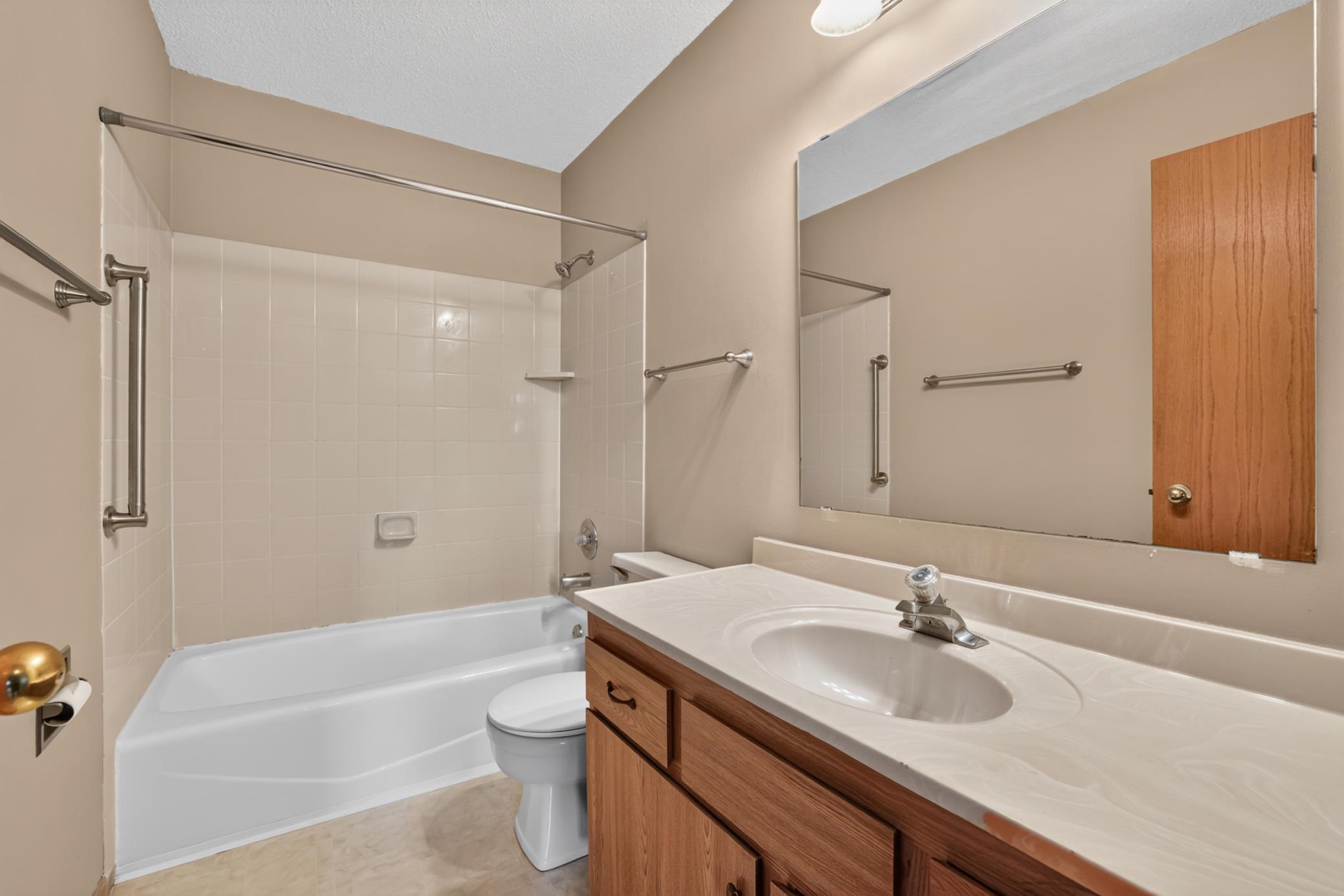 2801 19th Avenue Nw D Property Photo 14
