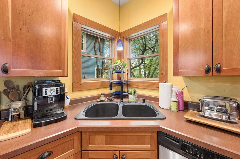 699 Delaware Avenue Property Photo 6
