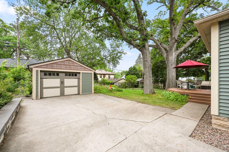 699 Delaware Avenue Property Photo 28
