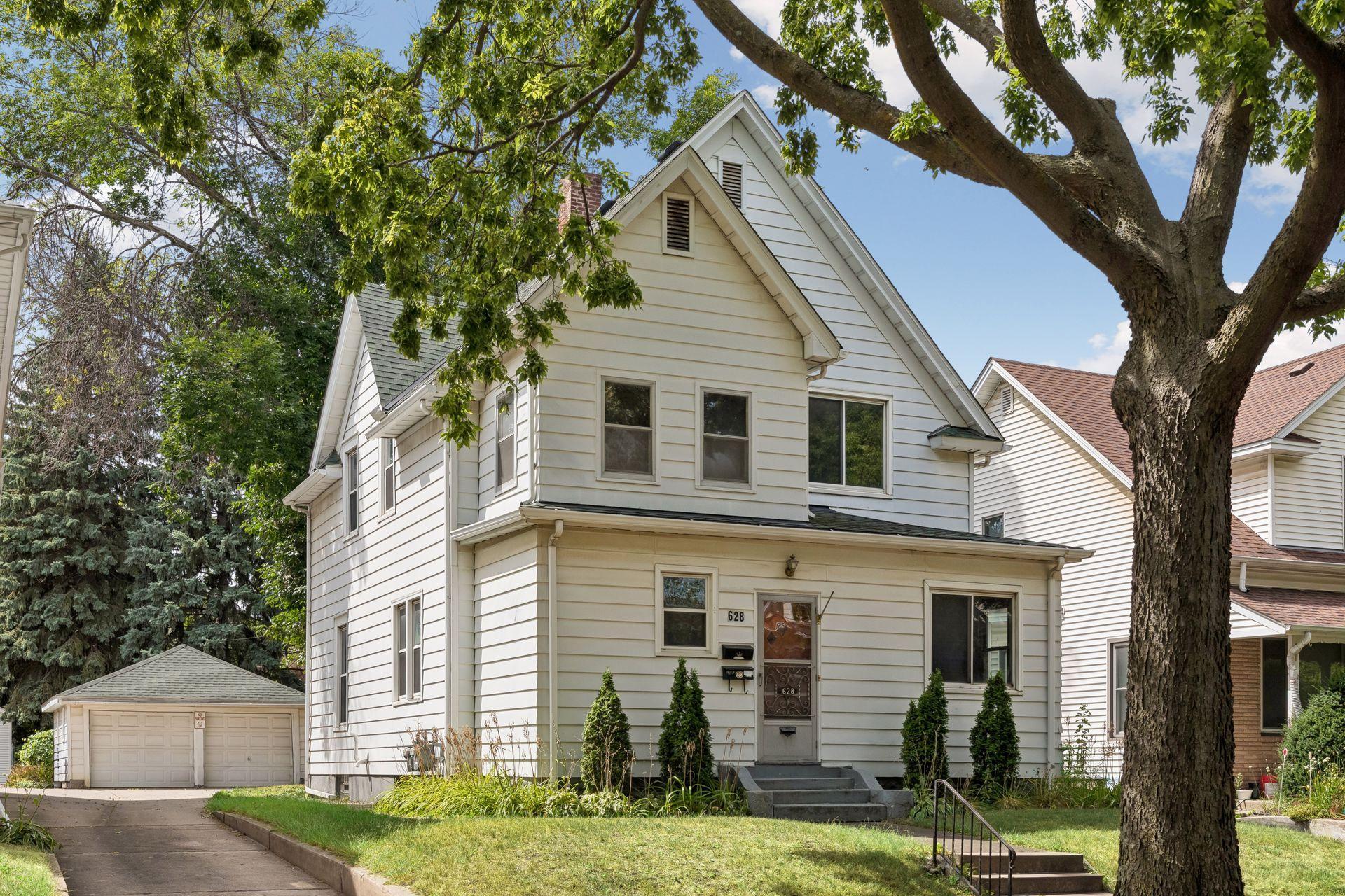 628 4th Street NE Property Photo 1