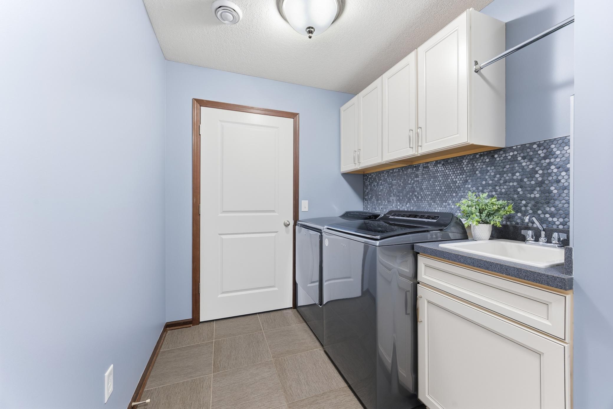 7417 Shadyview Lane N Property Photo 21