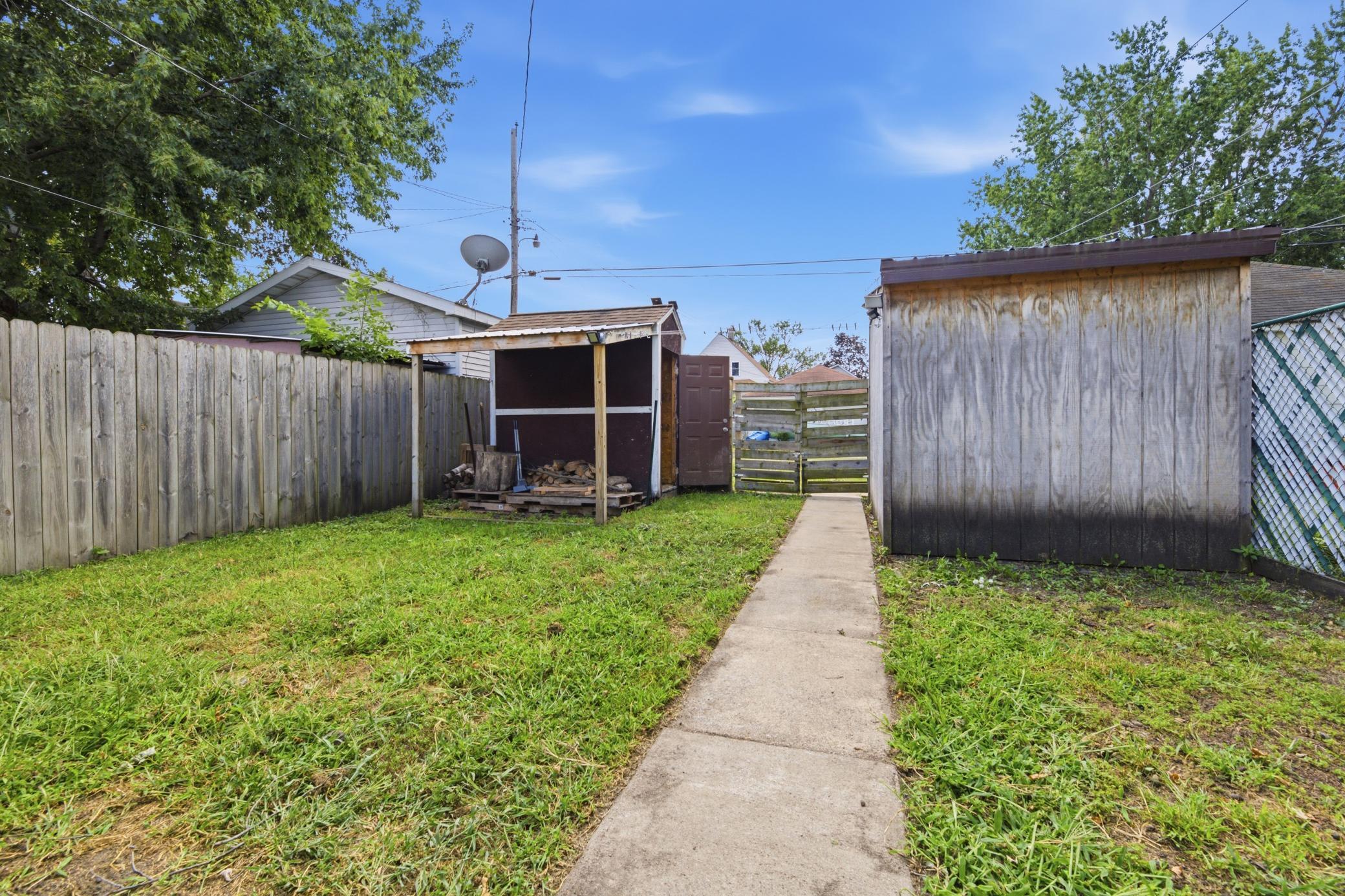 619 E 3rd Street Property Photo 15