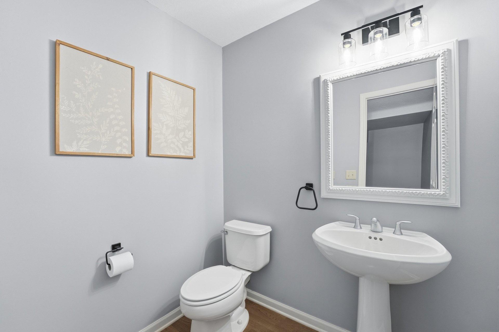 8103 Oakview Drive N Property Photo 2