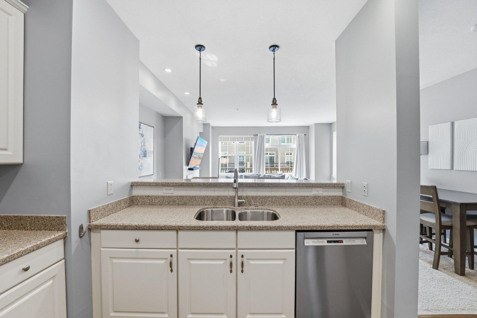8103 Oakview Drive N Property Photo 6