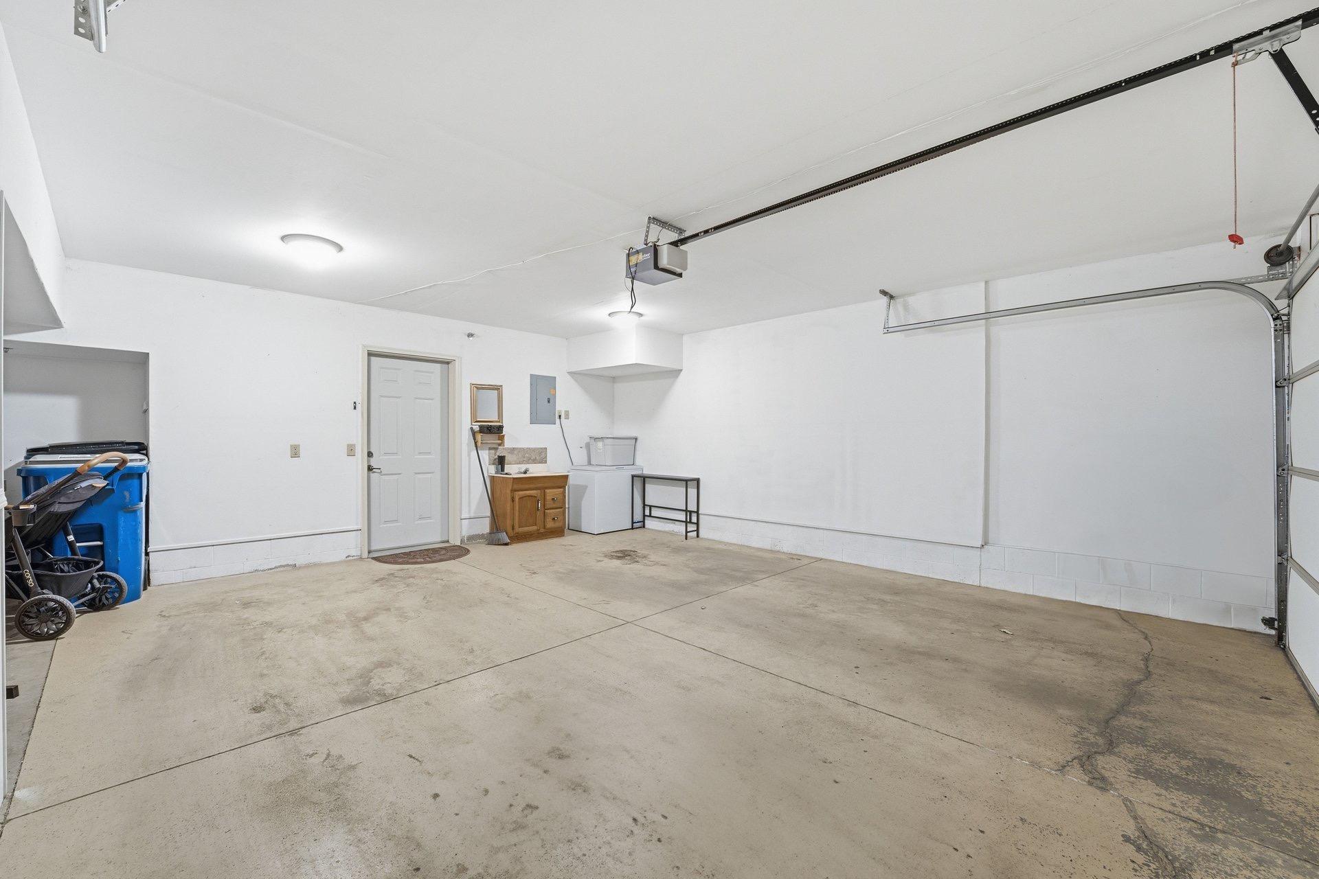8103 Oakview Drive N Property Photo 31
