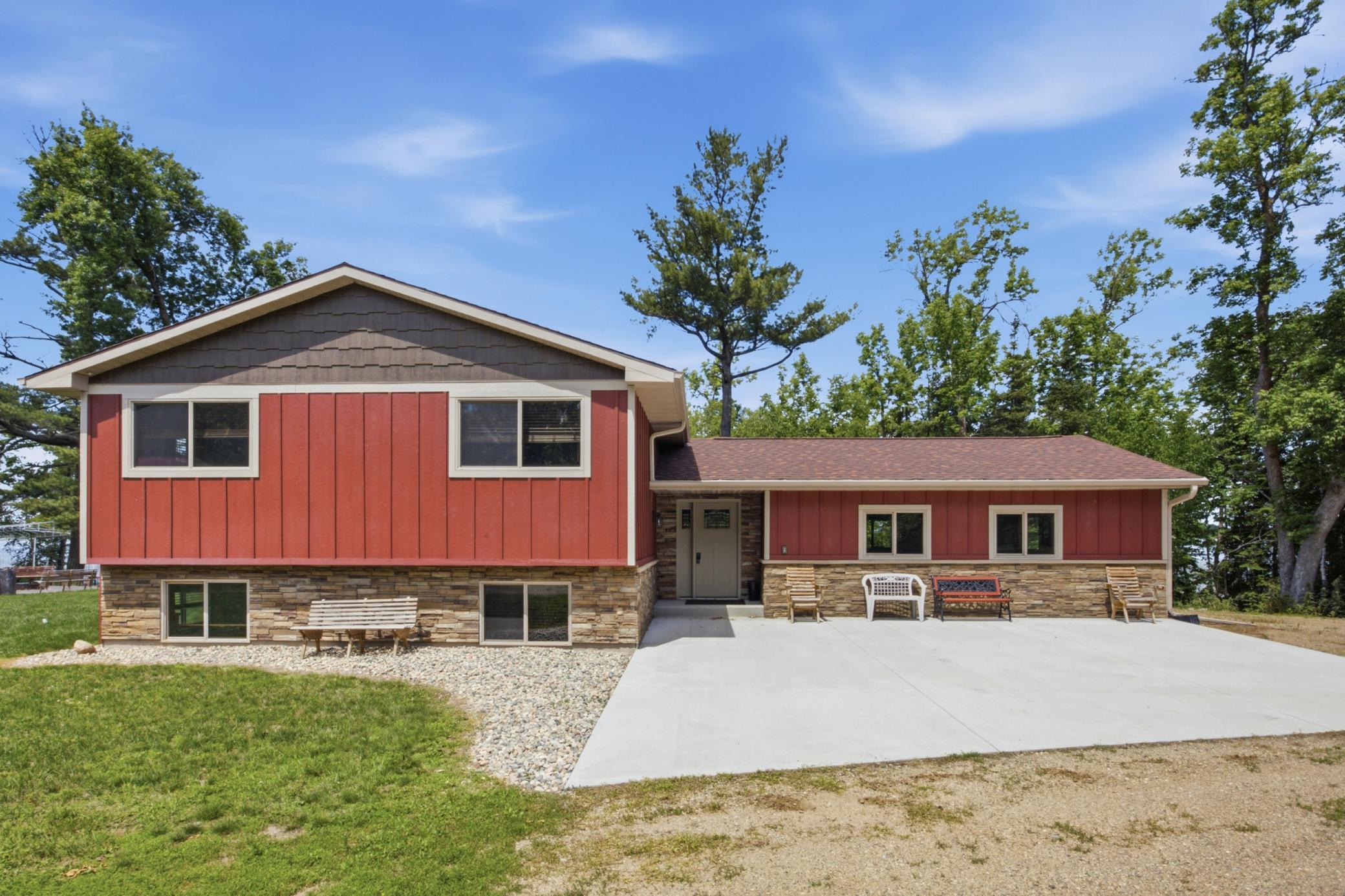 46824 Foss Road Property Photo 2