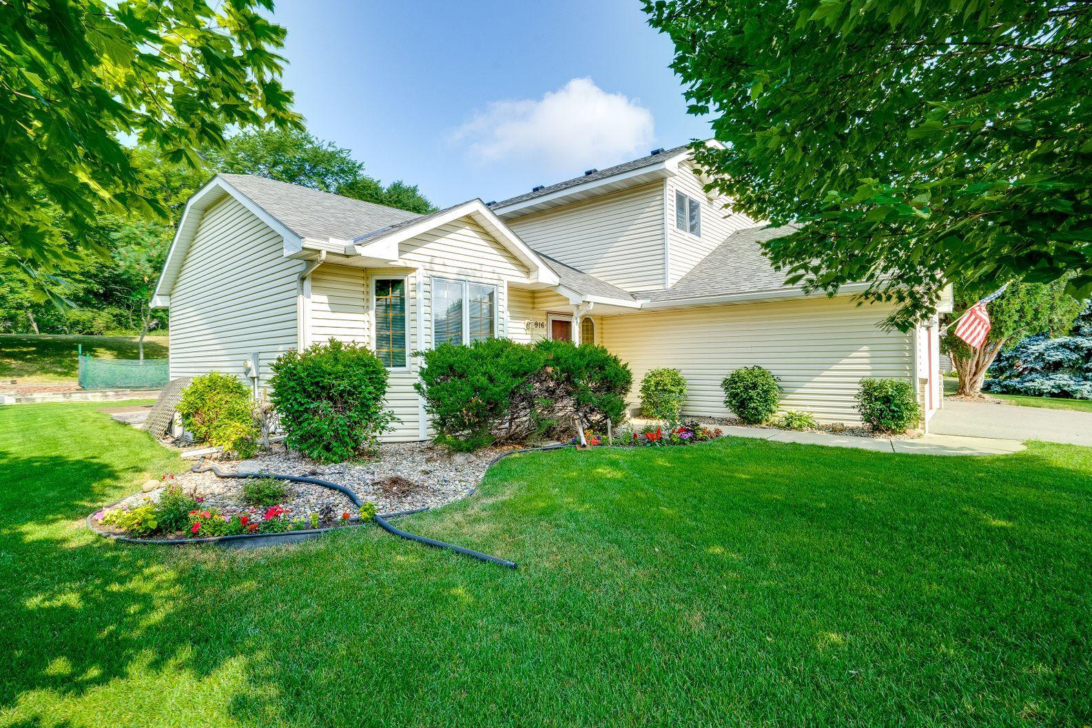 4916 Helmo Avenue N Property Photo 4