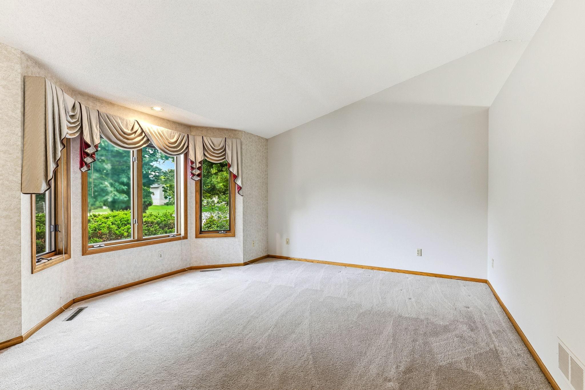 4916 Helmo Avenue N Property Photo 6