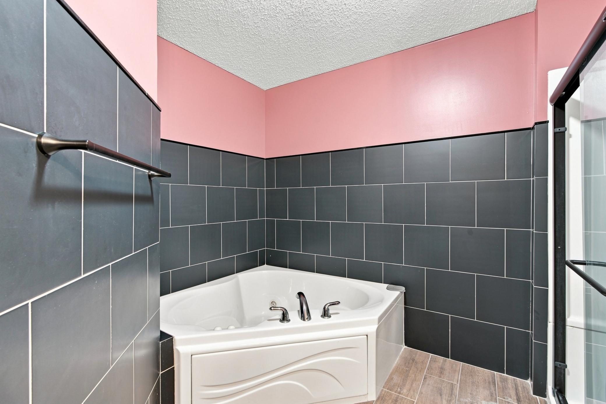 8605 Tessman Circle N Property Photo 14