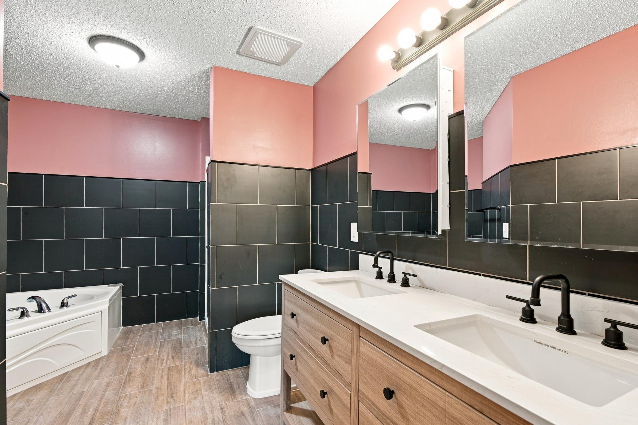 8605 Tessman Circle N Property Photo 16