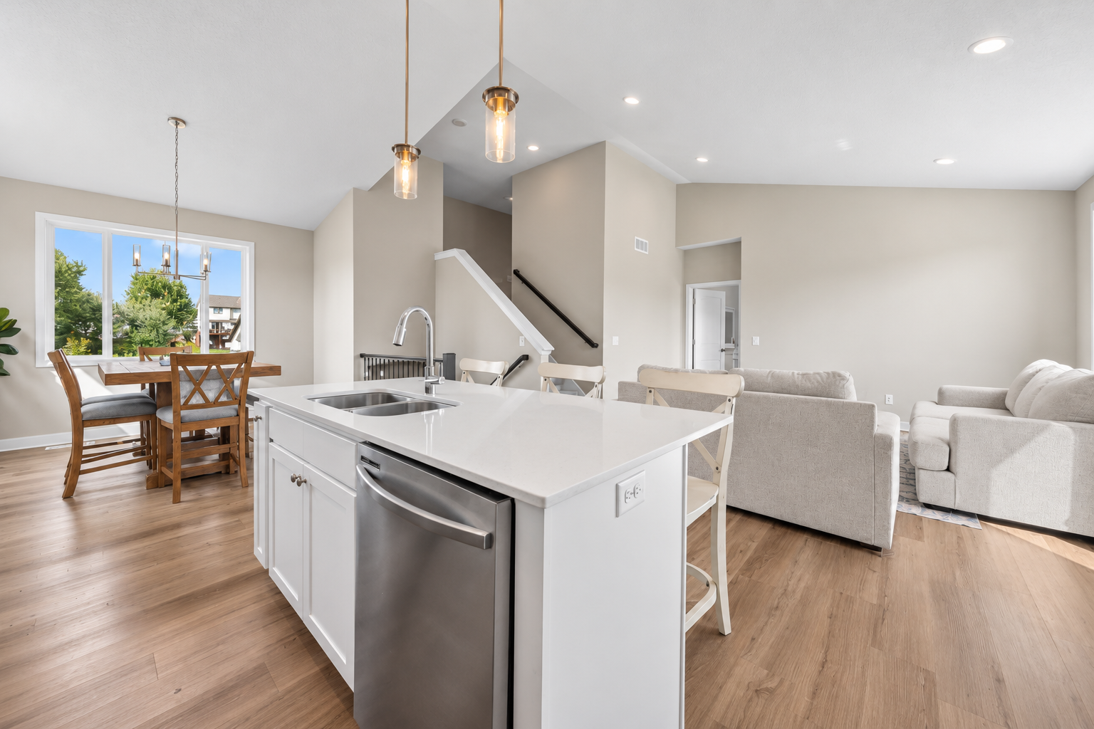 1238 Compton Avenue Property Photo 13