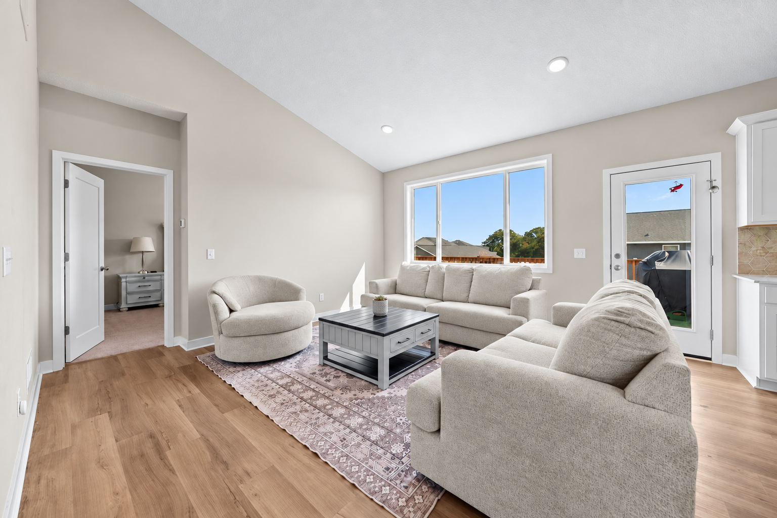 1238 Compton Avenue Property Photo 14