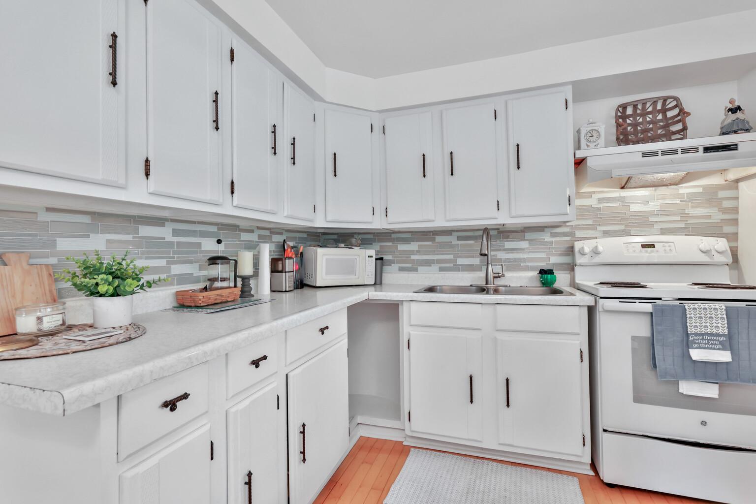 4781 Aberdeen Road Property Photo 2