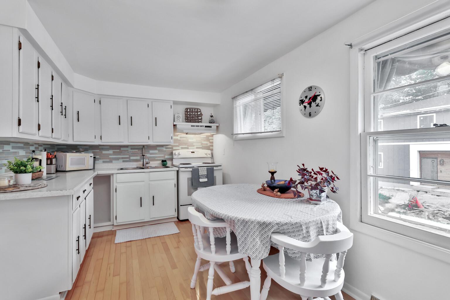 4781 Aberdeen Road Property Photo 4